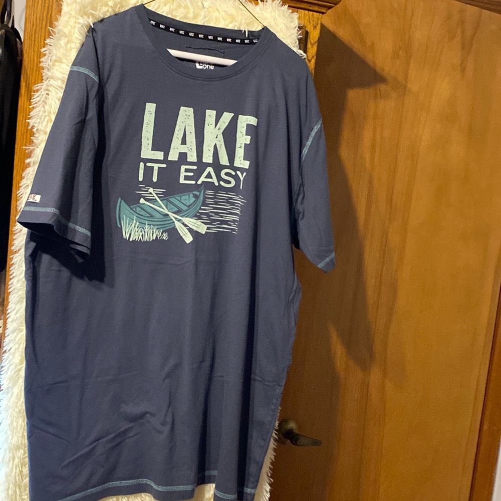 Lazy One Men’s Lake It Easy Tee Shirt. Size XXL